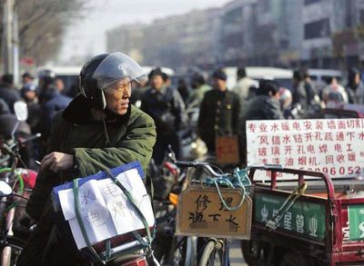 复工季的迷局 工厂高薪招人，民工却无工可打——到底谁在玩套路？